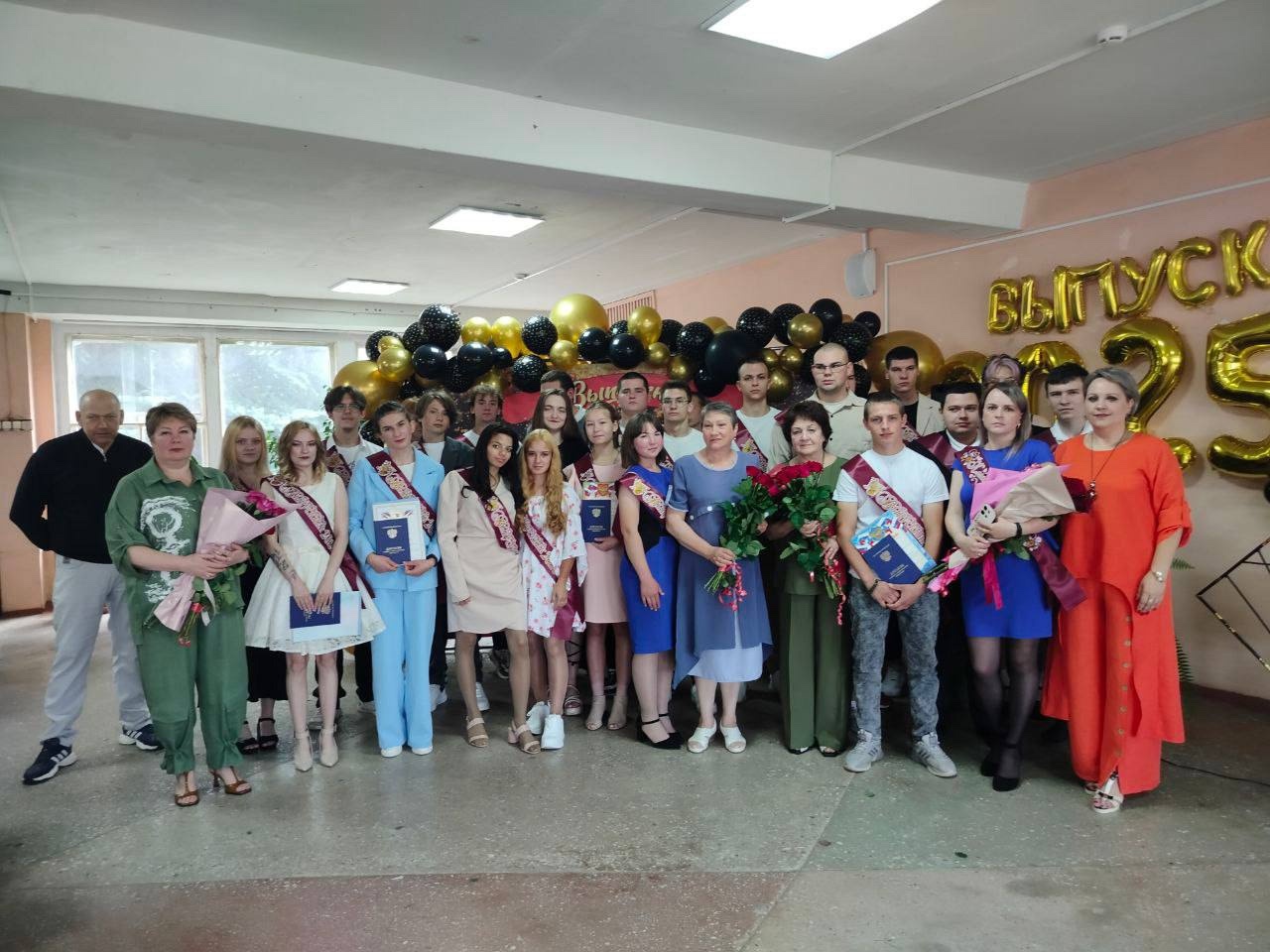 #ТСХК_Венев: Торжественный выпуск – новые горизонты! 🎓🎉

Сегодня в #ТСХК_Венев состоялось торжествен...