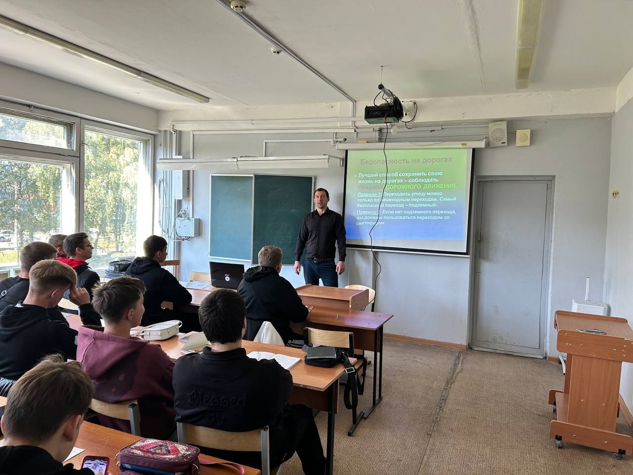 🚦В рамках информирования студентов о правилах безопасности дорожного движения вижения для студентов ...