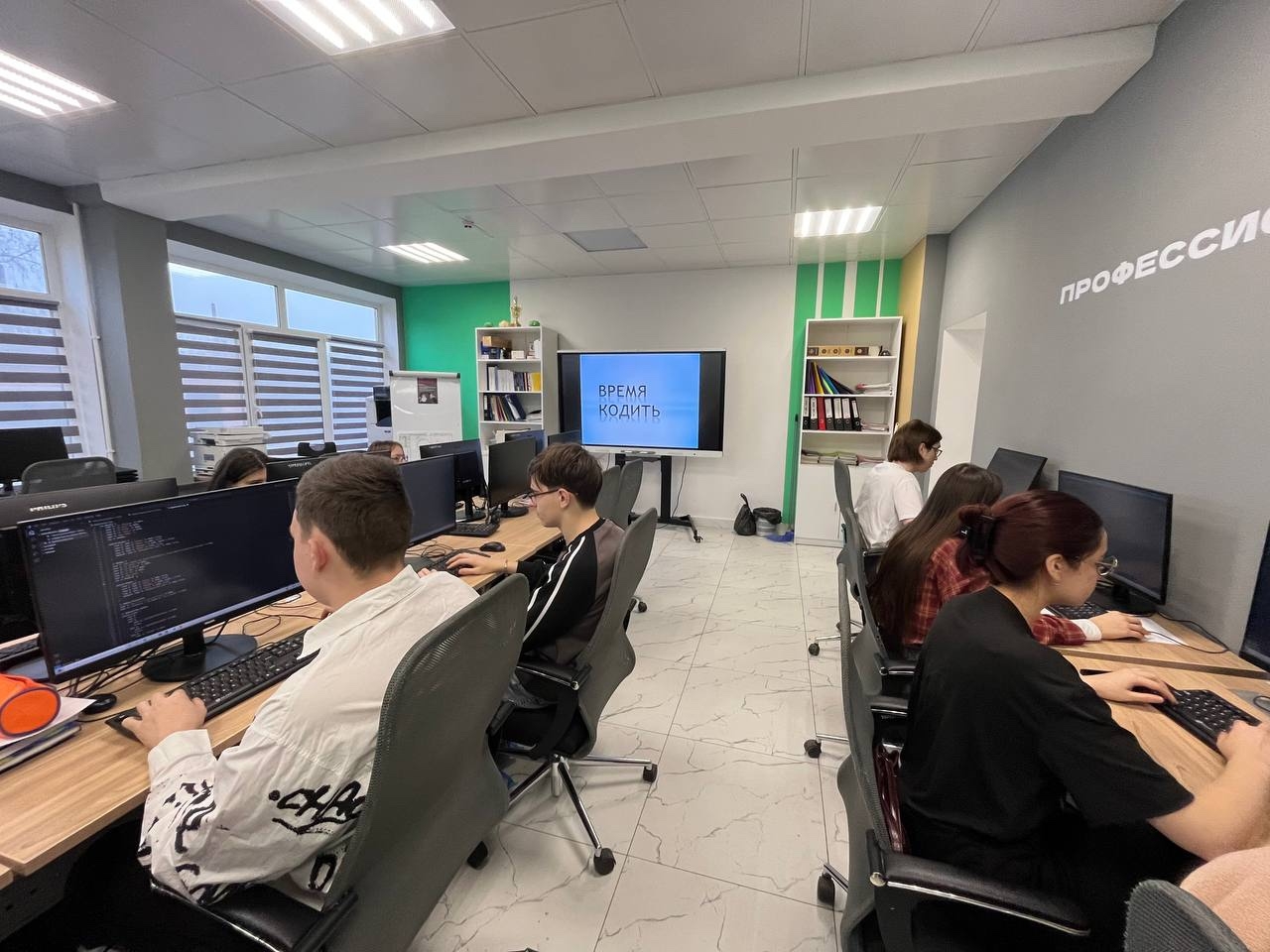 В честь Дня информатика в #ТСХК для студентов специальности «Компьютерные системы и комплексы» прошл...