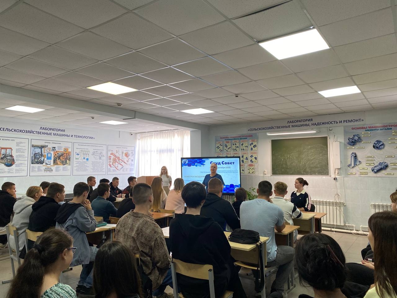 В #ТСХК прошло заседание студенческого совета. На собрании воспитательный отдел колледжа поздравил с...