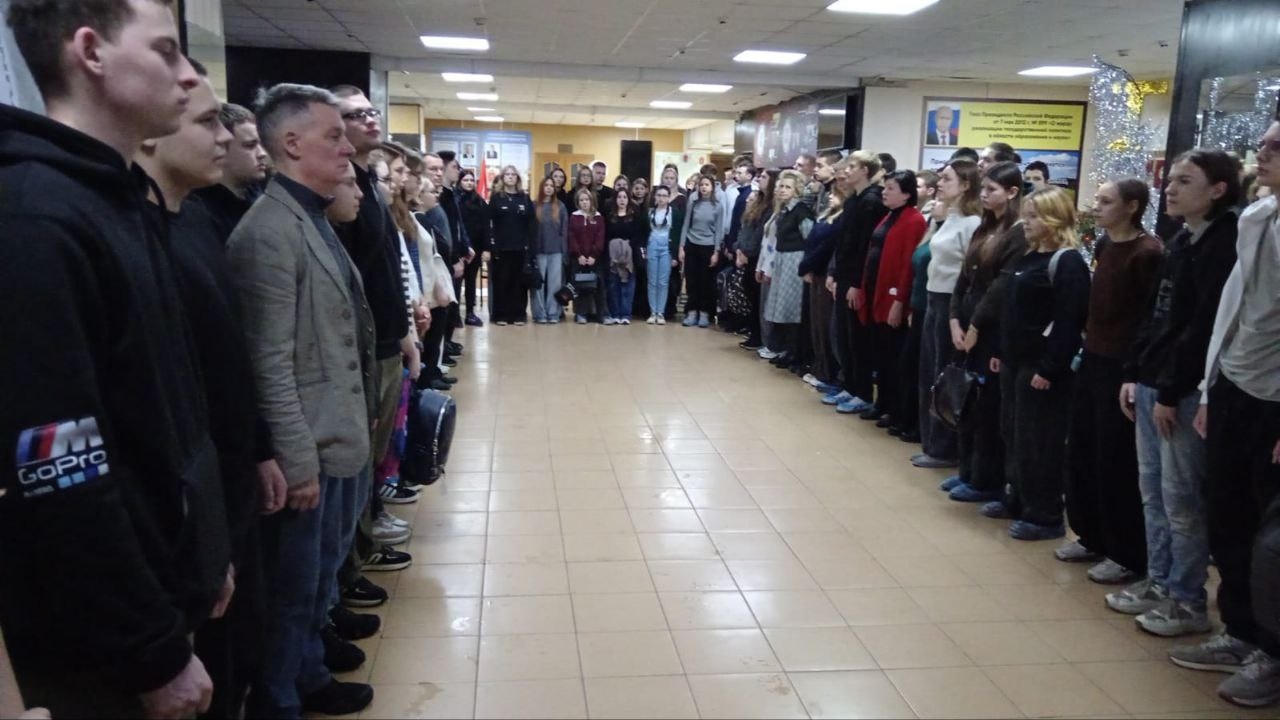 Сегодня, 12 января, первый учебный день в 2026 году начался с поднятия Флага и исполнения Гимна Росс...