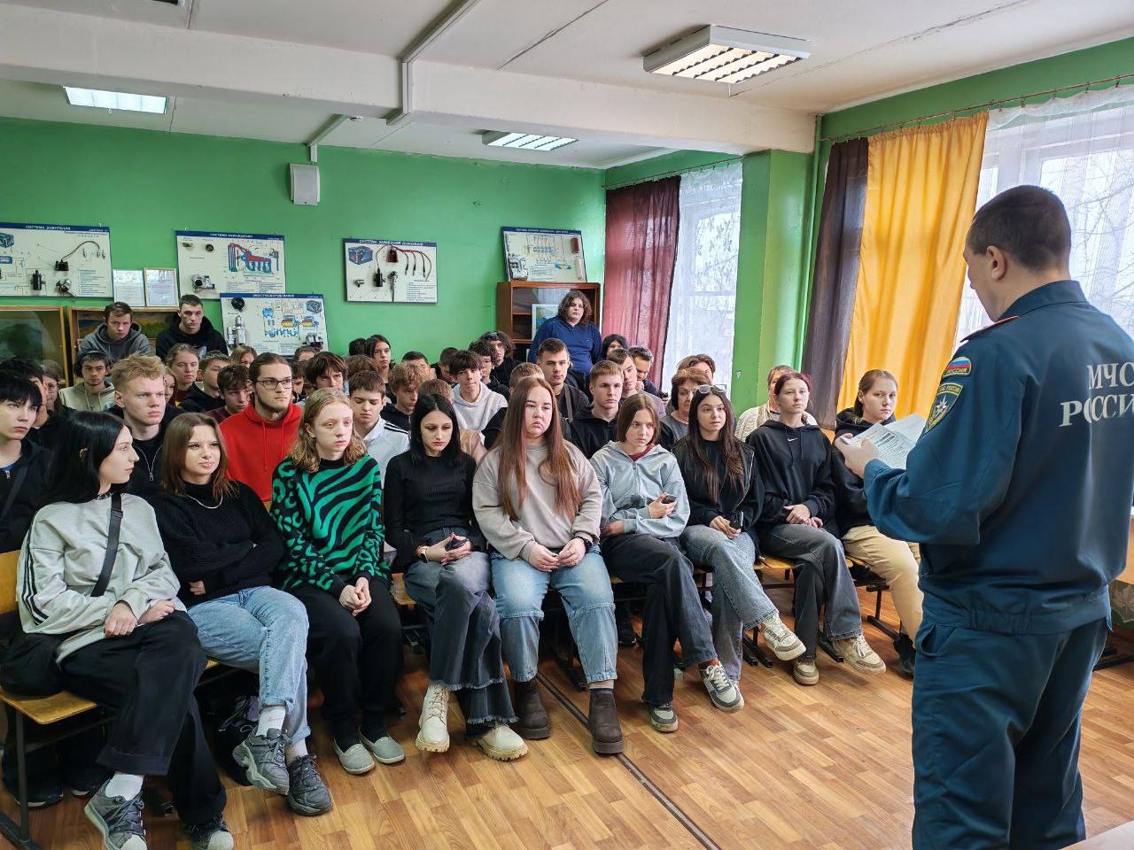 💡 Готовимся к праздникам безопасно и с перспективой на будущее! Инструктаж в #ТСХК_Венев. 💡 
 
Прибл...