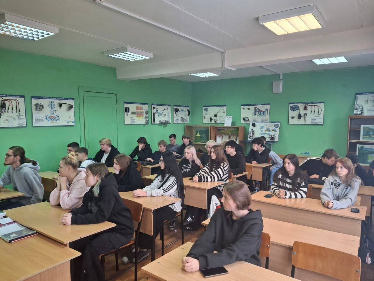 Учимся разрешать конфликты! 🤝 30 ноября 2025 года студенты #ТСХК_Венев приняли участие в кинолектори...