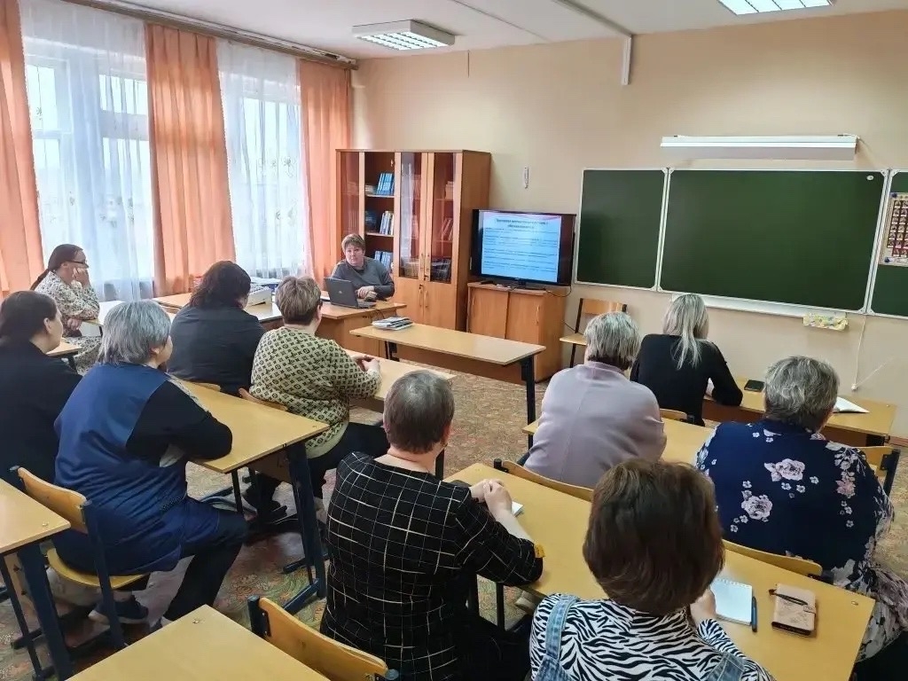 Педсовет в ТСХК: Готовность к любым вызовам 📋⚖️
В #ТСХК_Венев педагогический коллектив проработал ва...