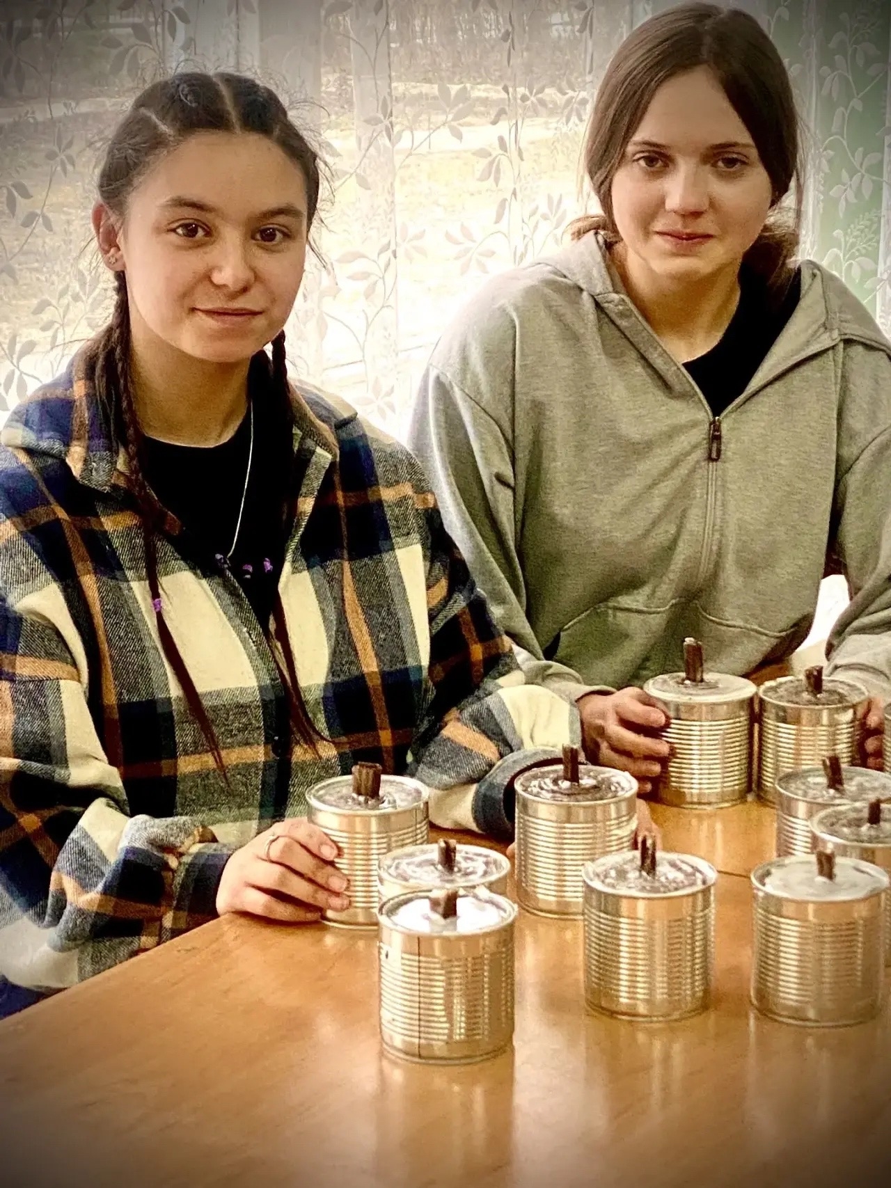 Вместе мы сильнее: студенты ТСХК мастерят «Окопные свечи» для фронта! 🫂🕯️

В нашем колледже продолжа...