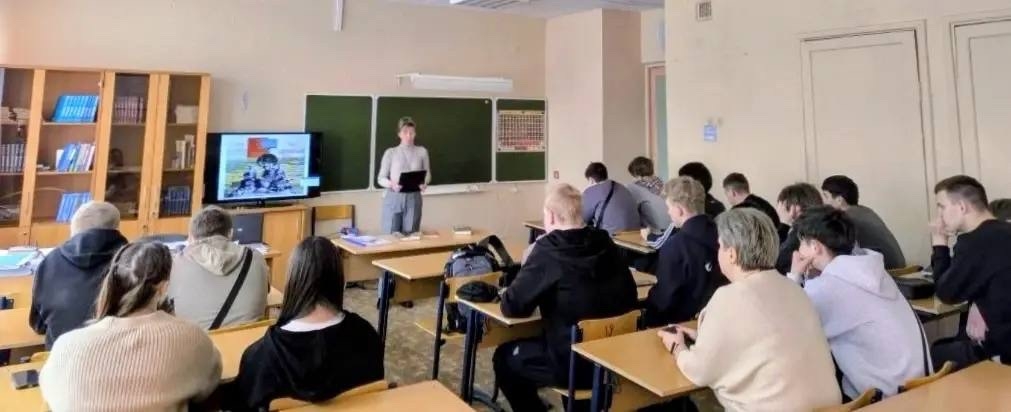 Две войны, одна доблесть: Урок мужества в #ТСХК_Венев 🇷🇺🕯

История нашей страны соткана из подвигов,...