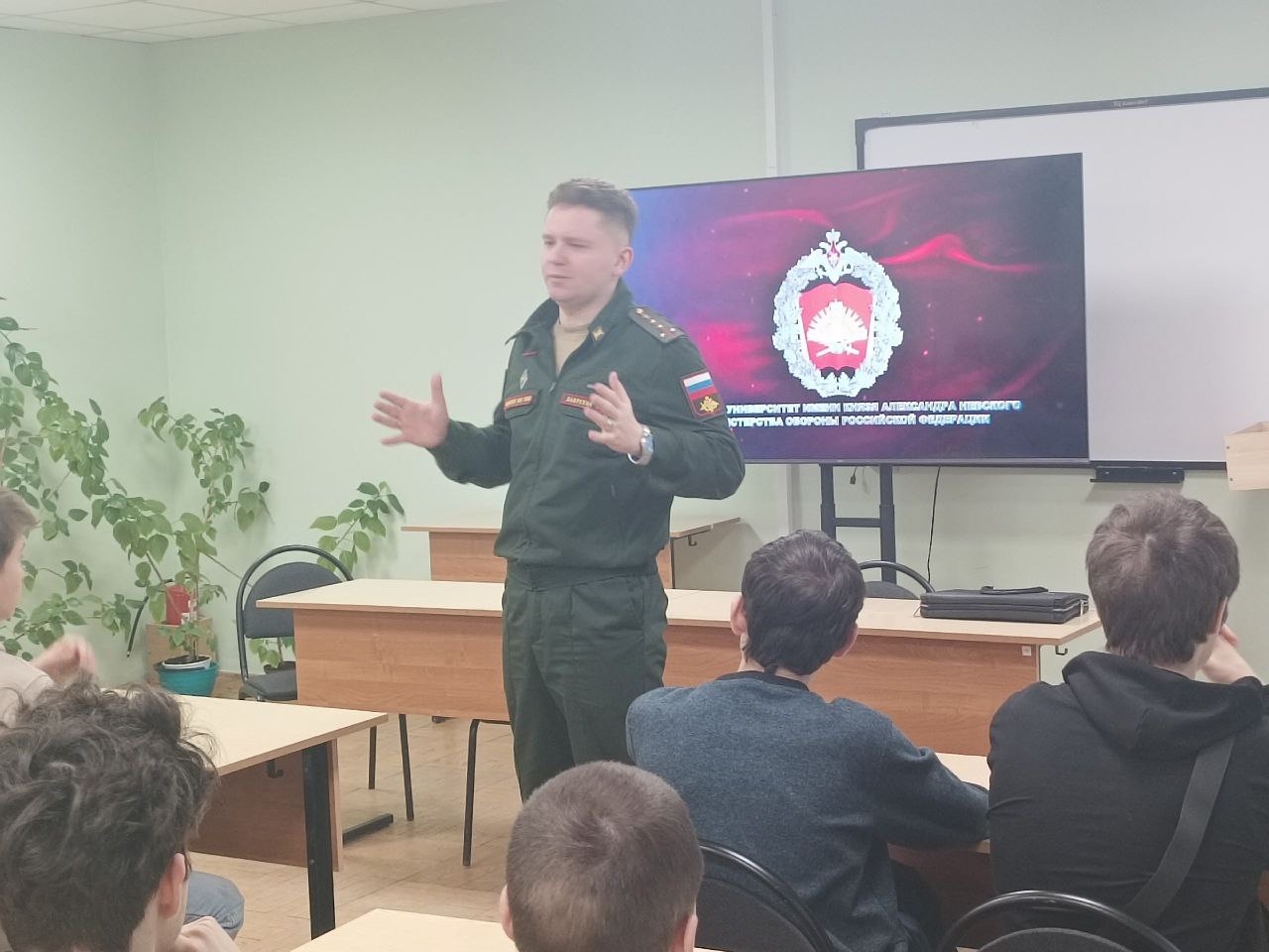 27 ноября 2025  года прошла встреча представителя Военной академии им. князя Александра Невского с у...